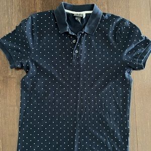 Mend’s navy and white polkadot polo shirt